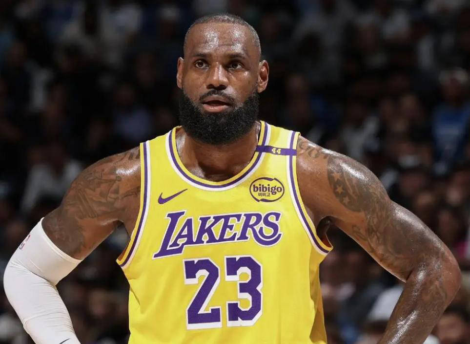 詹姆斯遭遇三连败，巴黎圣日耳曼教练面临压力！的简单介绍