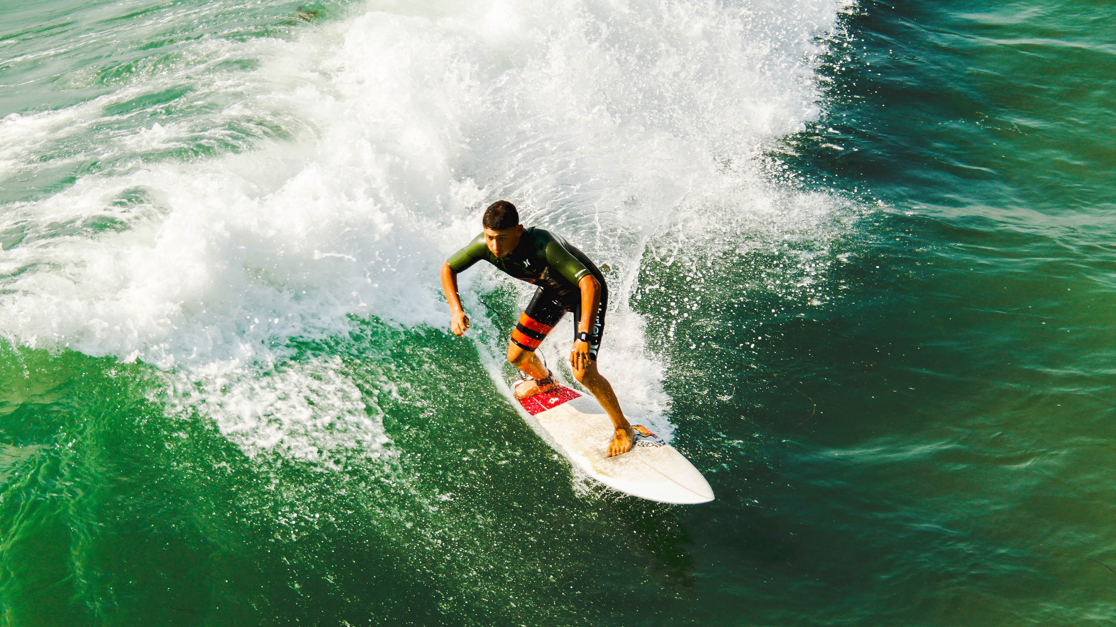 莱万多夫斯基迎来十二赛季高光表现,掘金球迷沸腾!